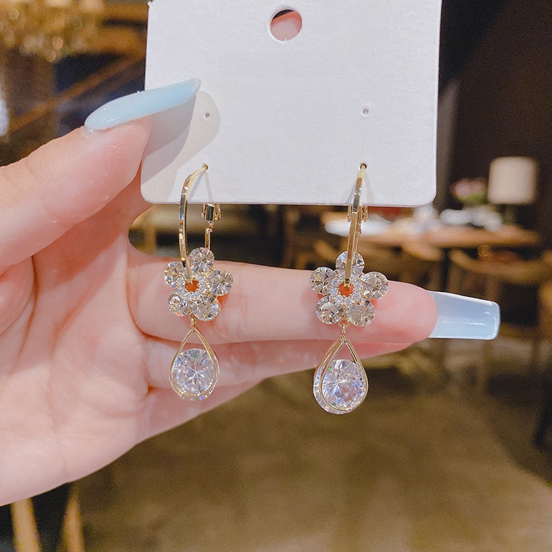 đ„Fashion ĂrhĂ€ngen i blommig kristall