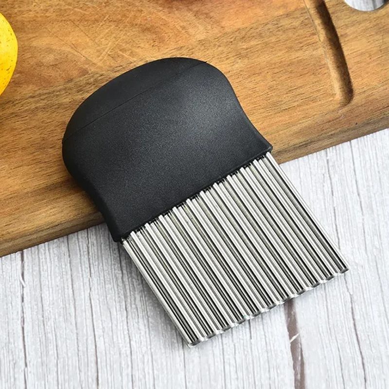 🔪 50% RABATT NU! Potatiskniv i korrugerat rostfritt stål – vågformad bladdesign, ergonomiskt handtag & mångsidig användning – perfekt för grönsaker, frukt och matlagning 🥔✨