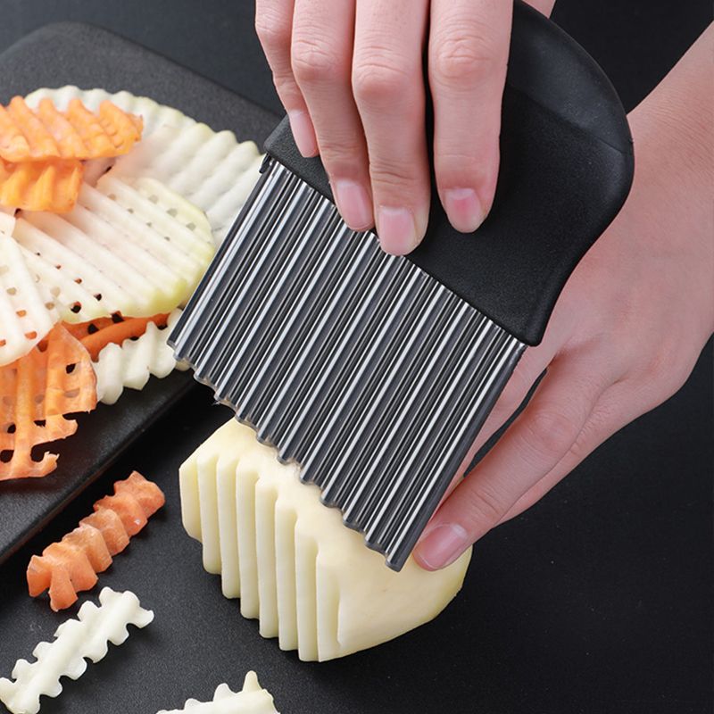 🔪 50% RABATT NU! Potatiskniv i korrugerat rostfritt stål – vågformad bladdesign, ergonomiskt handtag & mångsidig användning – perfekt för grönsaker, frukt och matlagning 🥔✨